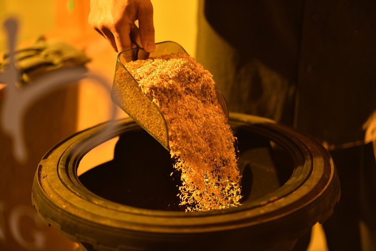 もみ殻でお米を炊く「ぬか釜ごはん」里山の循環性の最たる象徴