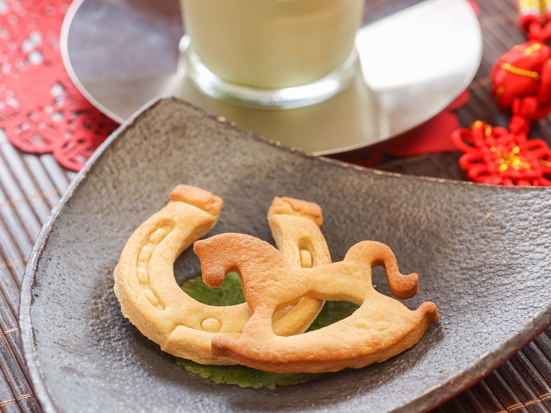 【午型クッキー ＆ ドリンクセット】2026 午年の迎春プラン