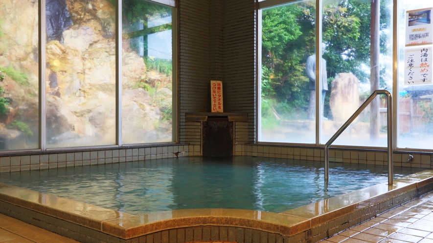 【温泉】内湯は露天風呂とはまた違った温泉なので入り比べができます。