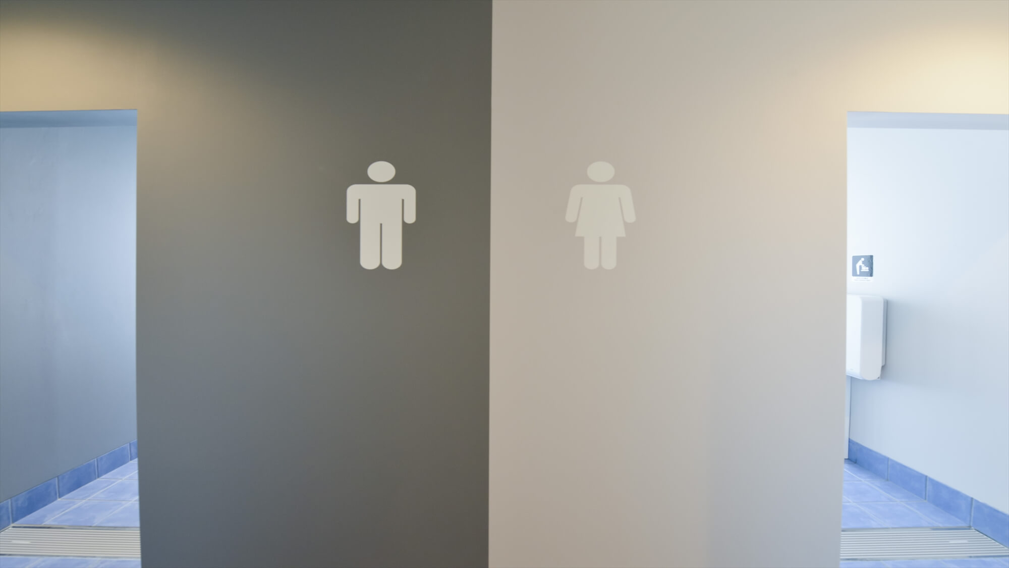ロビーにトイレございます