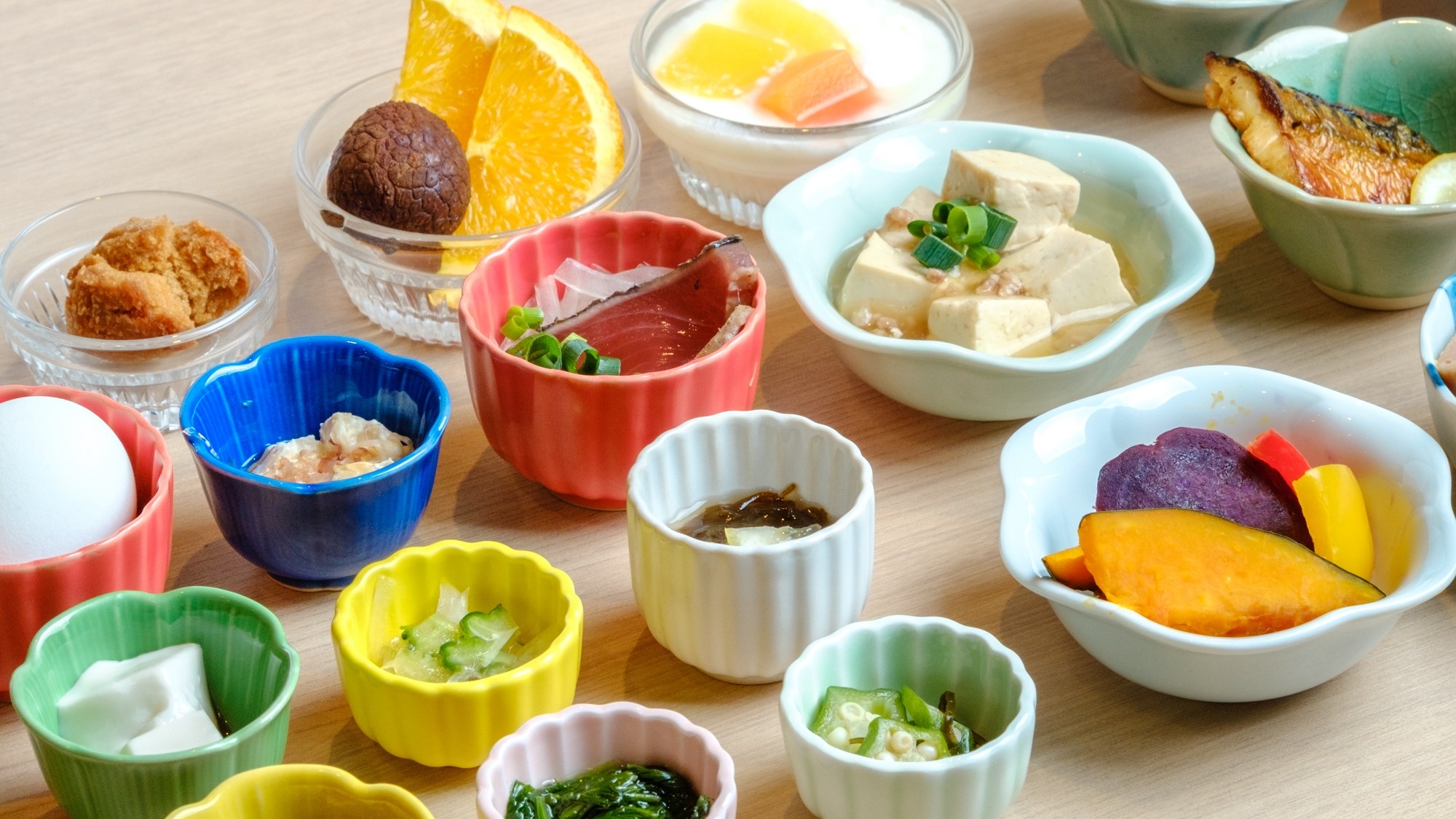 【朝食ブッフェメニュー一例】◆沖縄の旬の味覚を存分にお楽しみください。