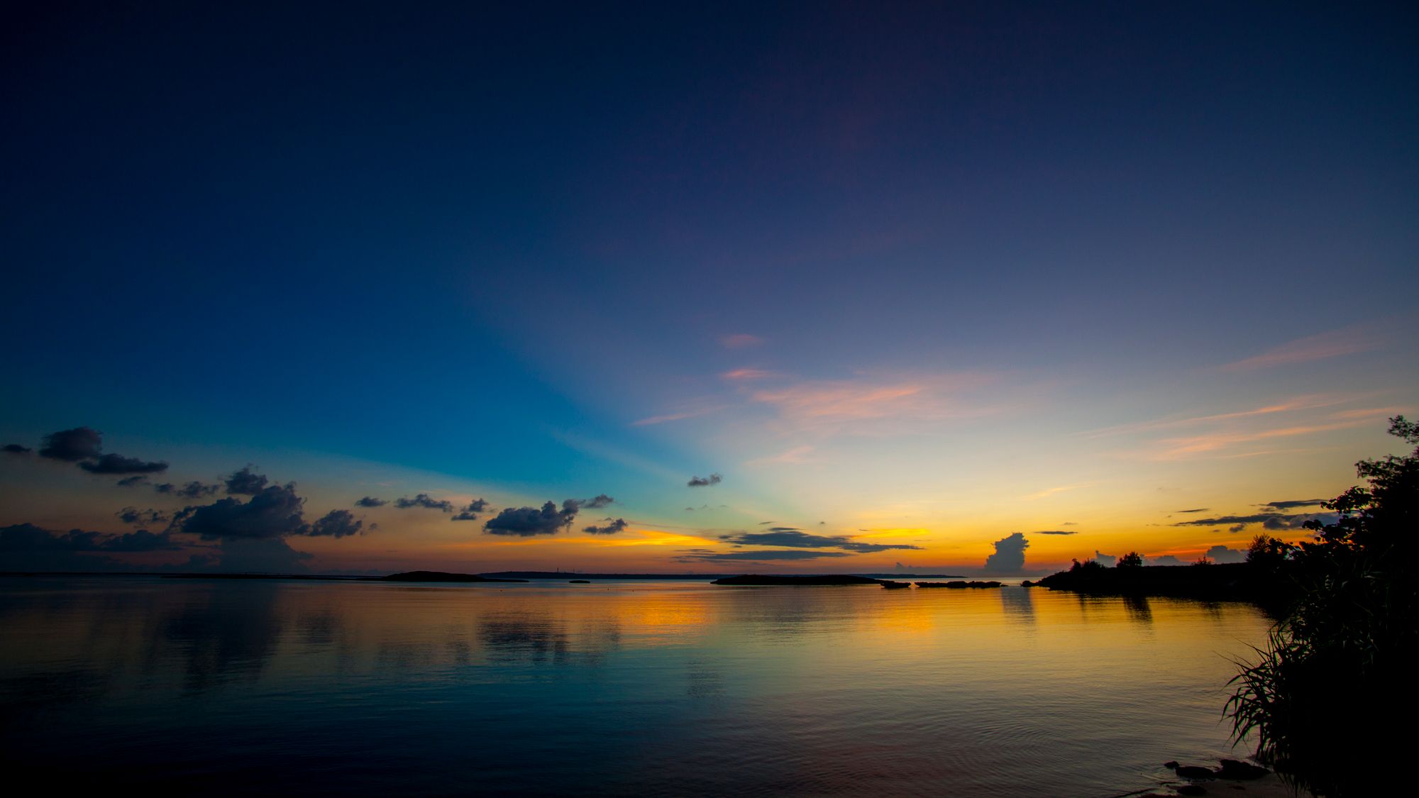 【大浦湾からのサンセット】◆当館から車で約13分