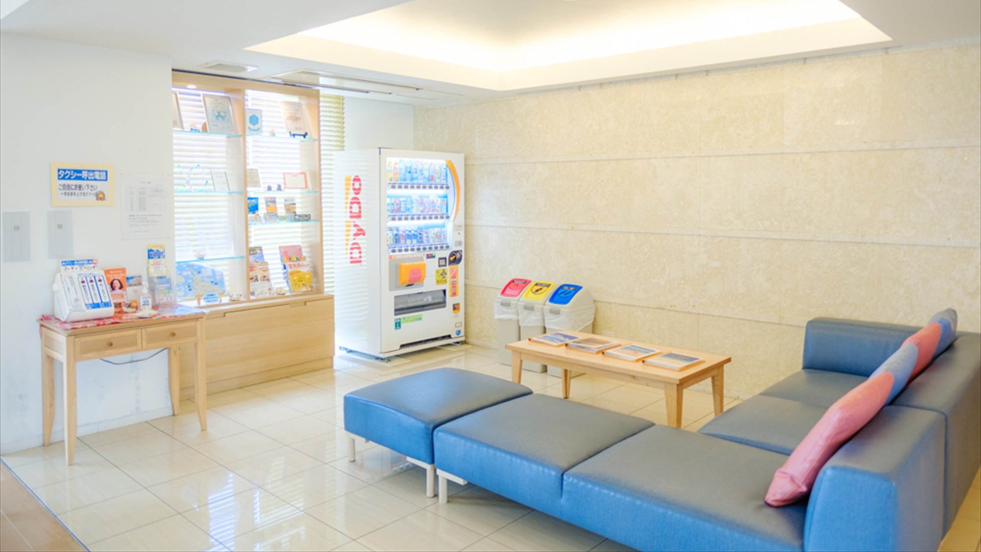 【ロビー】◆おくつろぎいただけるロビーには、自動販売機も完備。