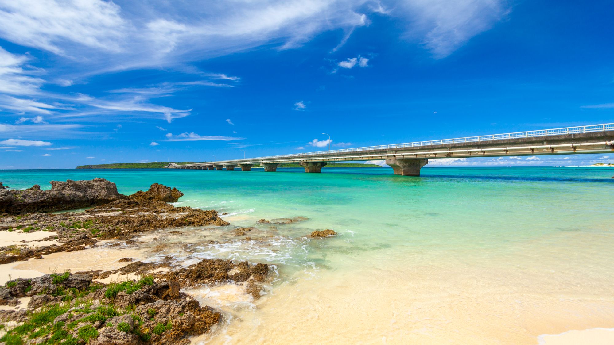 【砂浜からの来間大橋・宮古島側（横）】◆当館から車で約16分