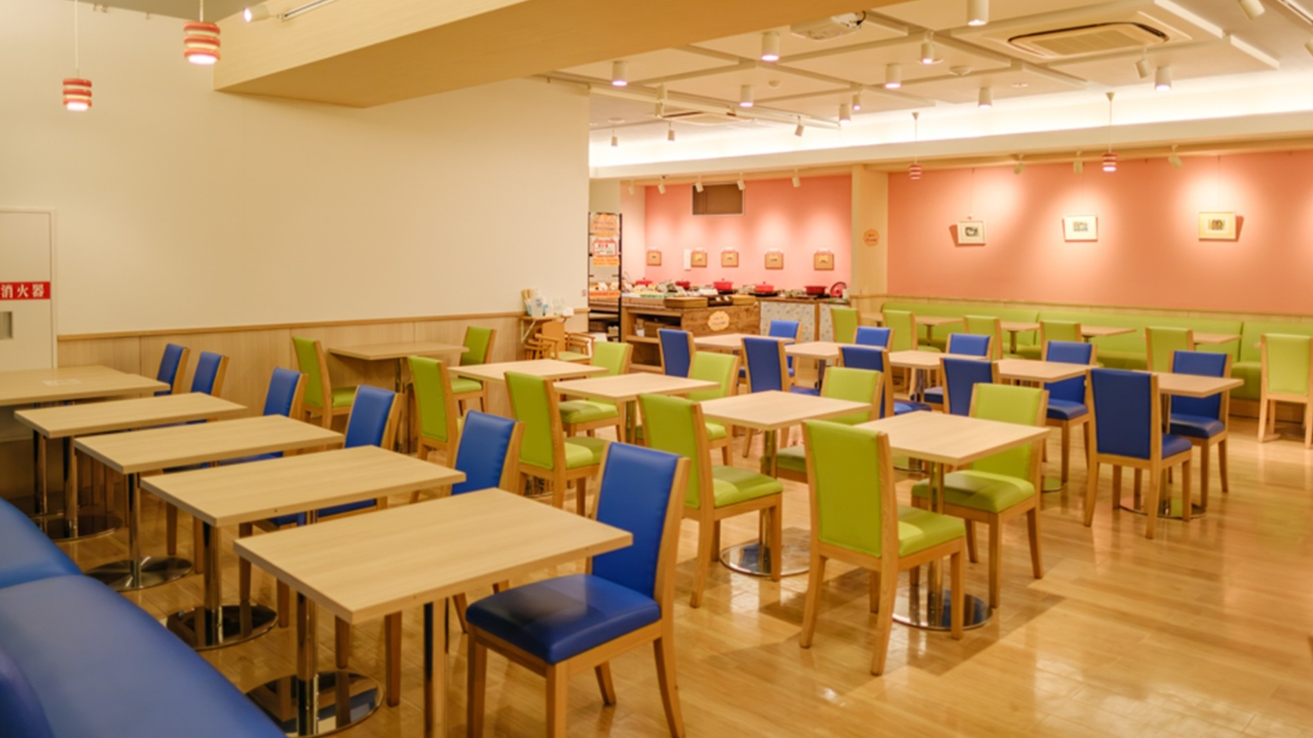 【レストラン】◆広々とした空間で、ご家族やグループでもゆったりとお食事を楽しめます。