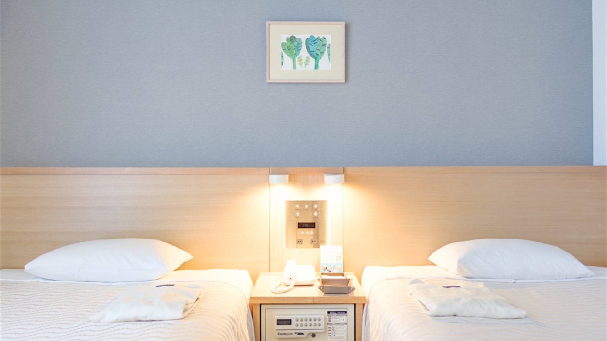 【エコノミーツイン】◆落ち着いた色調で統一された室内は、心安らぐひとときを提供。