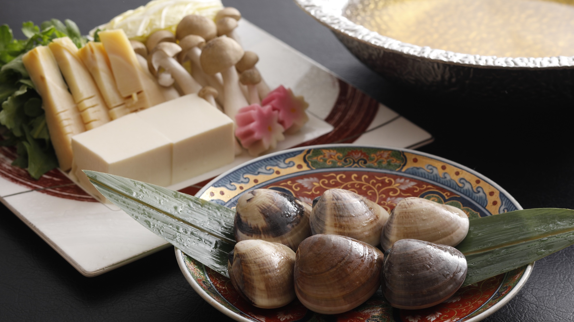 【春】鍋仕立て（お食事一例）出汁が具材の旨味を引き立てるお料理となっています。