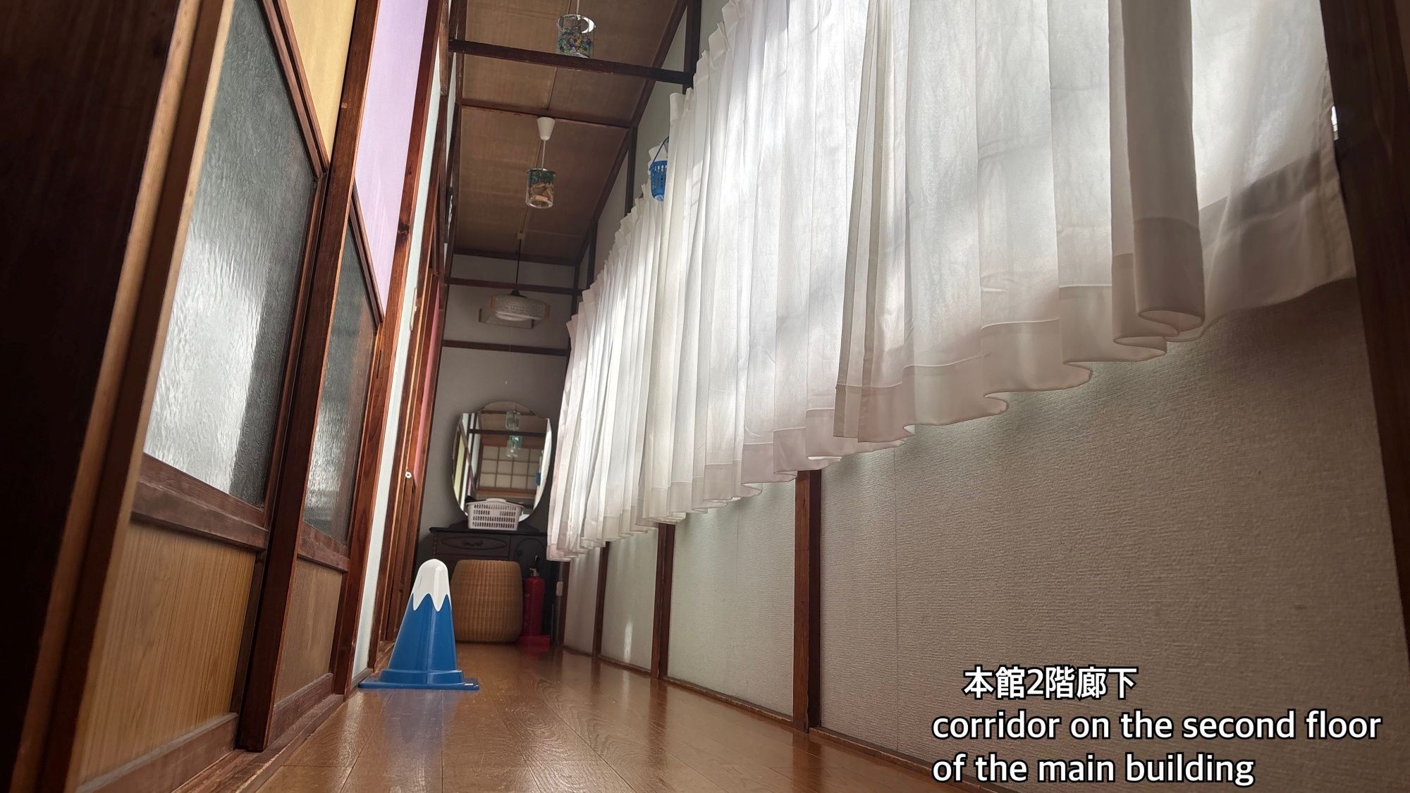 *【本館】２階廊下