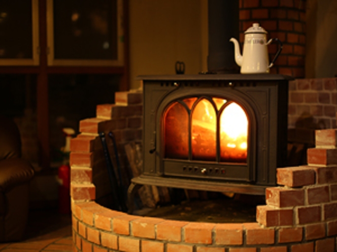 館内の暖炉