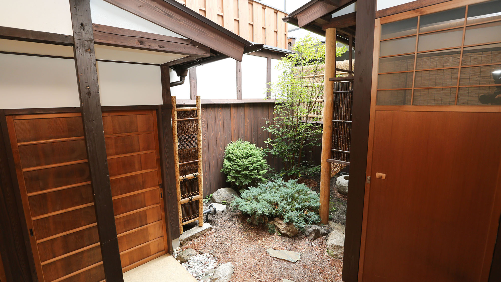 ・【中庭】風情ある佇まいは歴史ある京町家ならでは