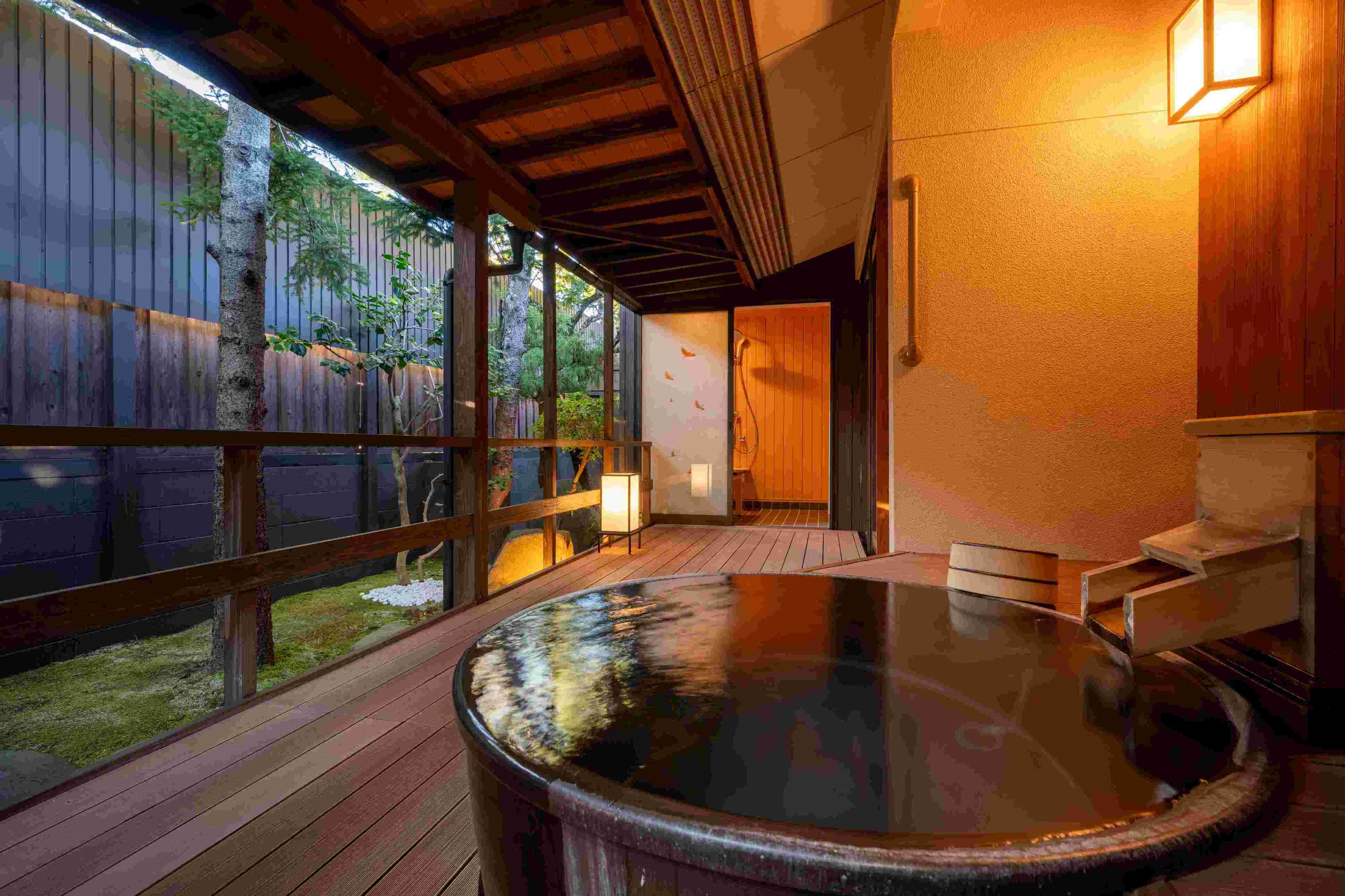 紺青　露天風呂