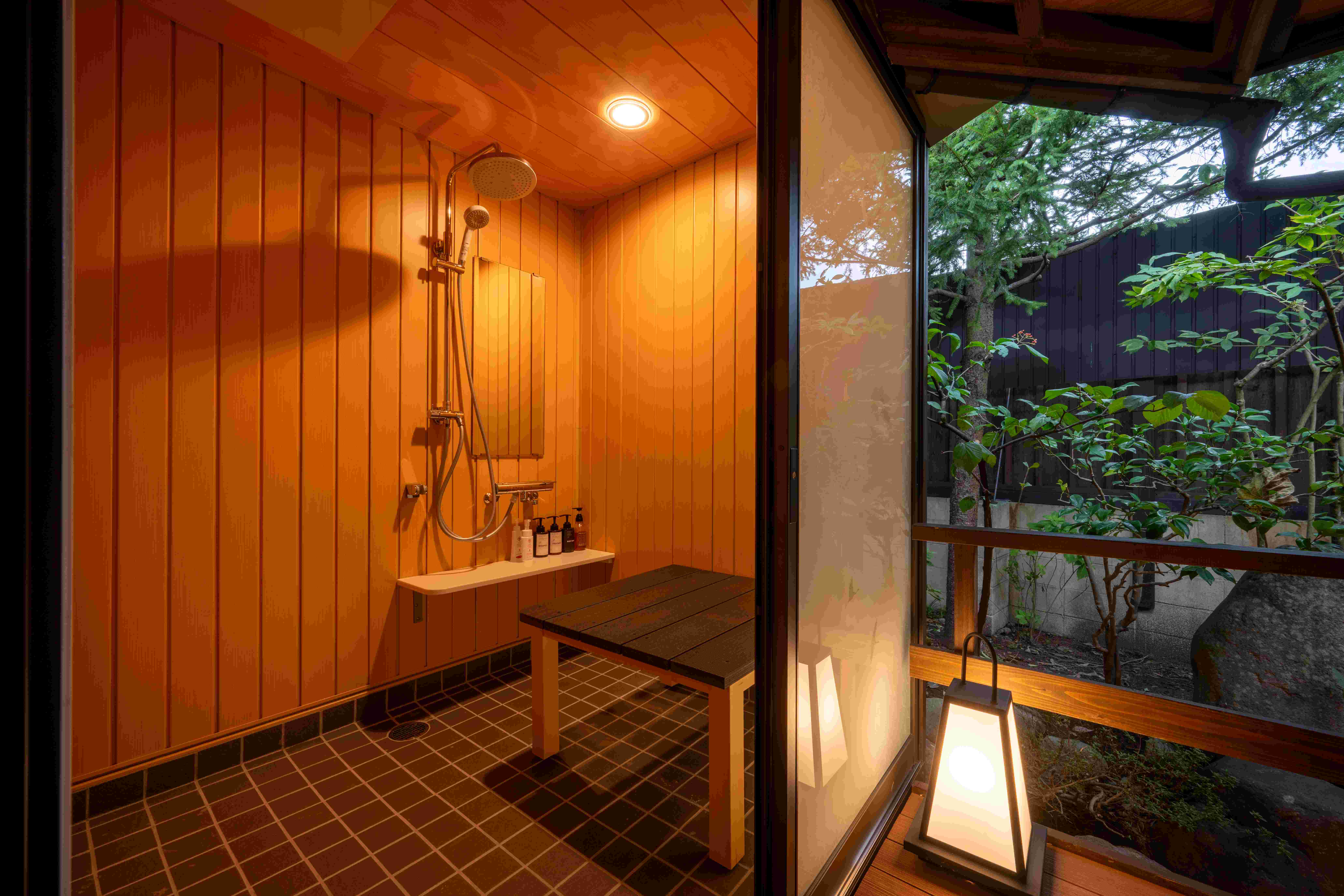 桃　シャワーブース