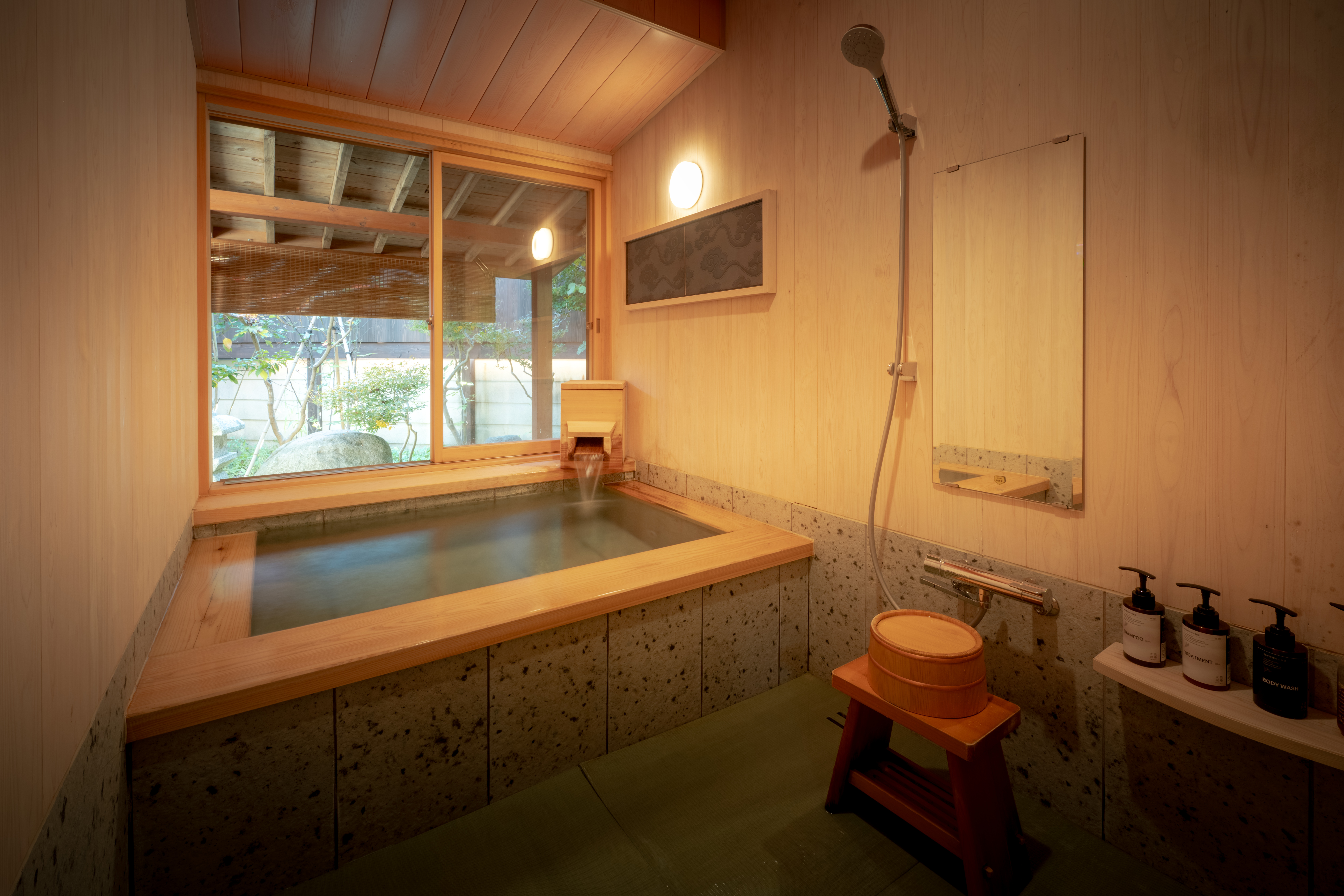 太陽　源泉かけ流し半露天風呂