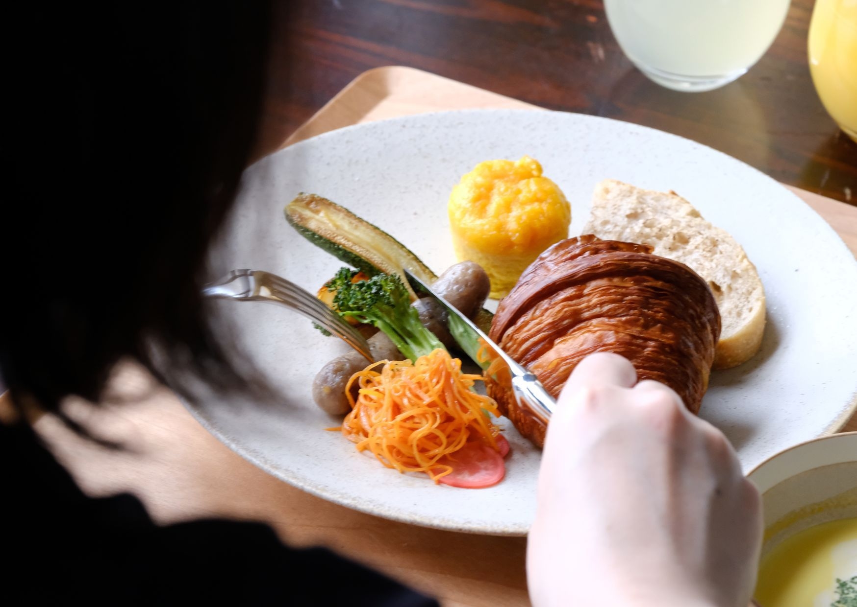 朝日差し込む名建築のダイニングで愉しむ洋朝食。＜フリーラウンジ付＞