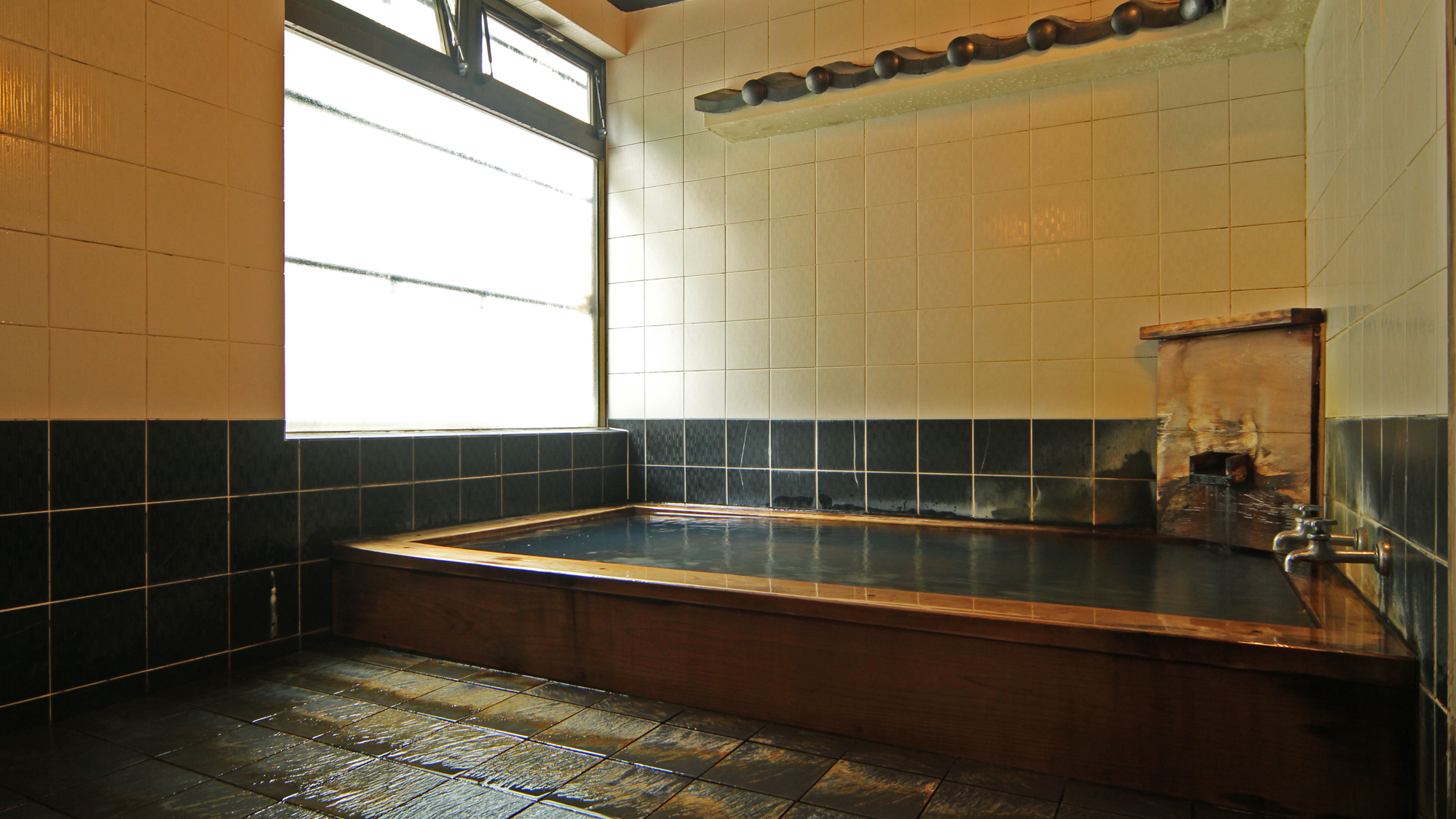 湯治場として有名な、湯川温泉の湯