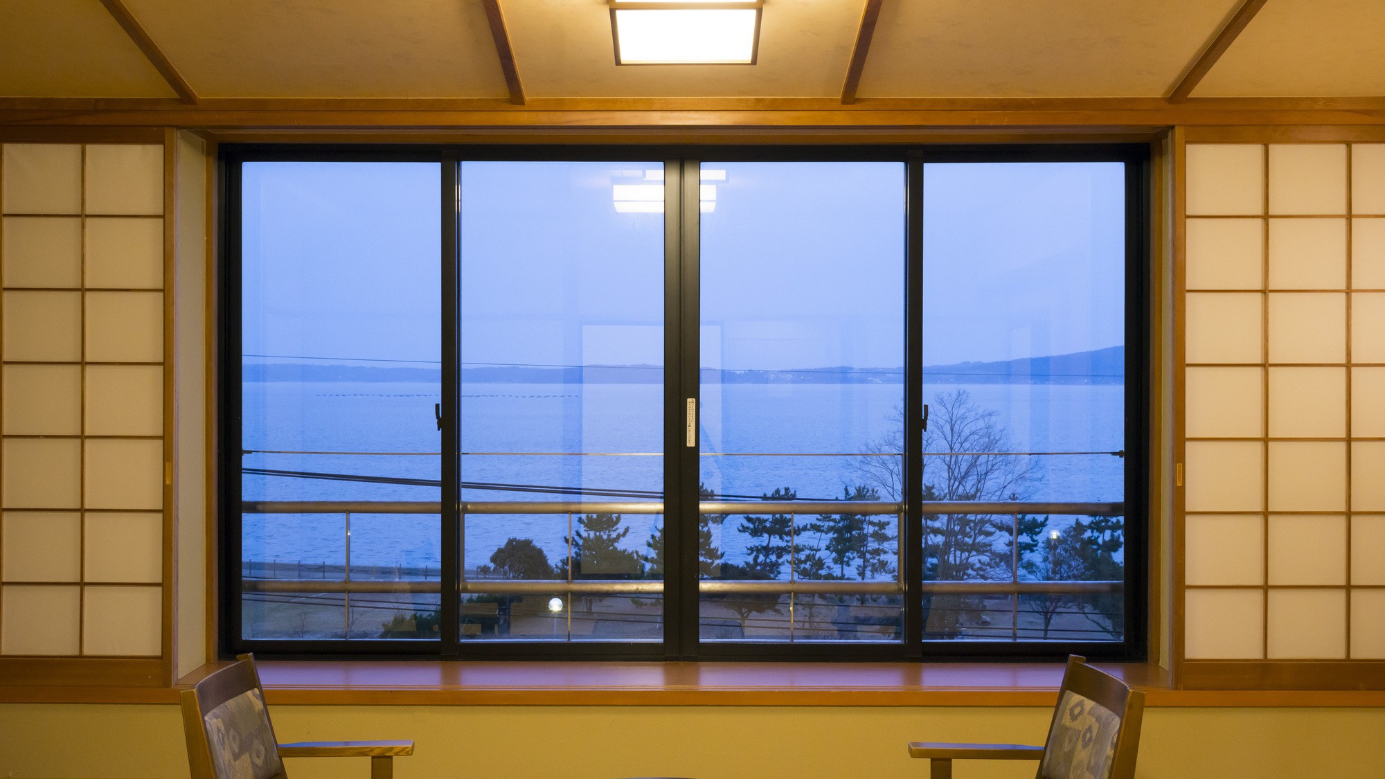 【朝食付き】温泉を満喫して朝は和定食で♪＜22時までロビーでビール飲み放題＆駄菓子食べ放題付き＞