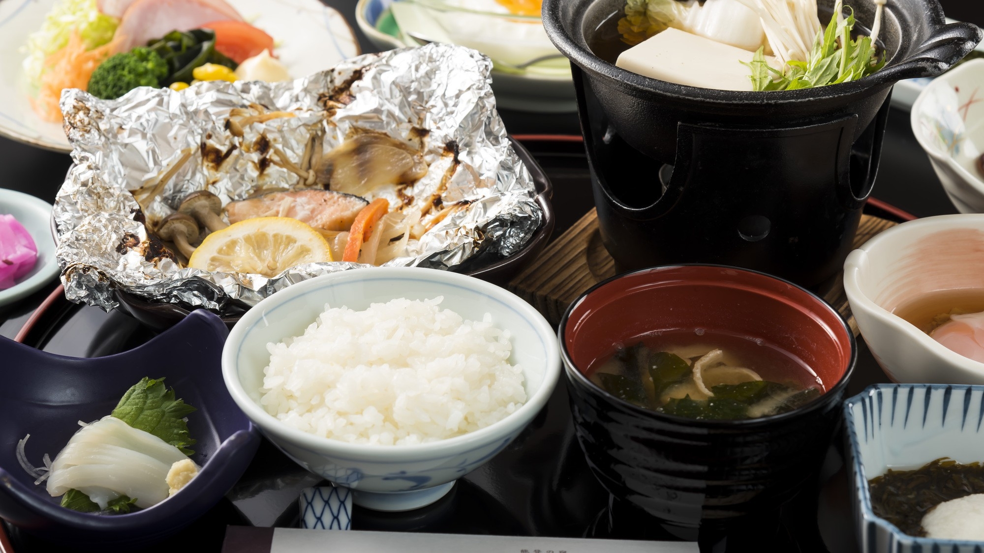 【朝食付き】温泉を満喫して朝は和定食で♪＜22時までロビーでビール飲み放題＆駄菓子食べ放題付き＞