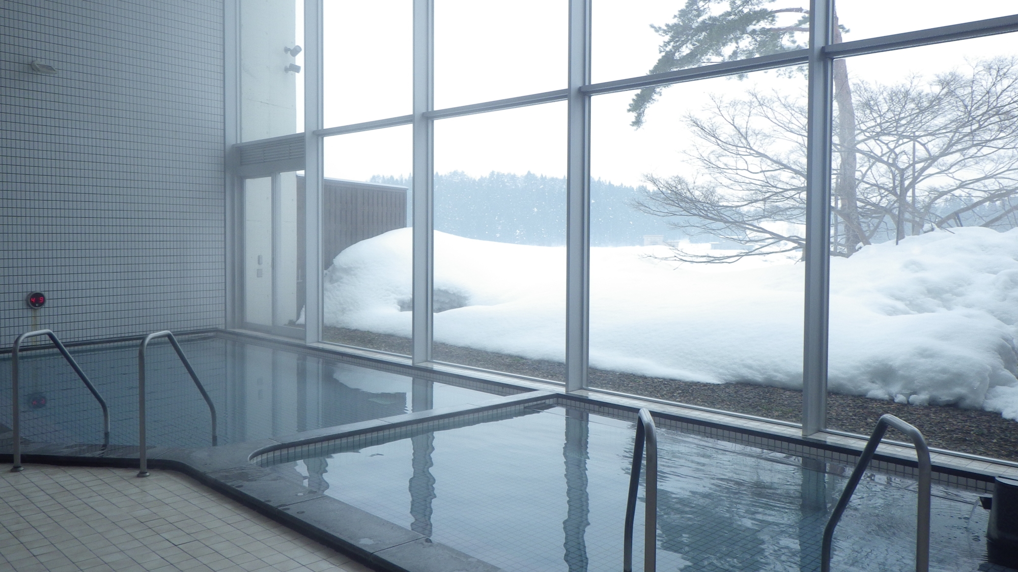 *【大浴場】冬は雪見風呂もお楽しみ頂けます。
