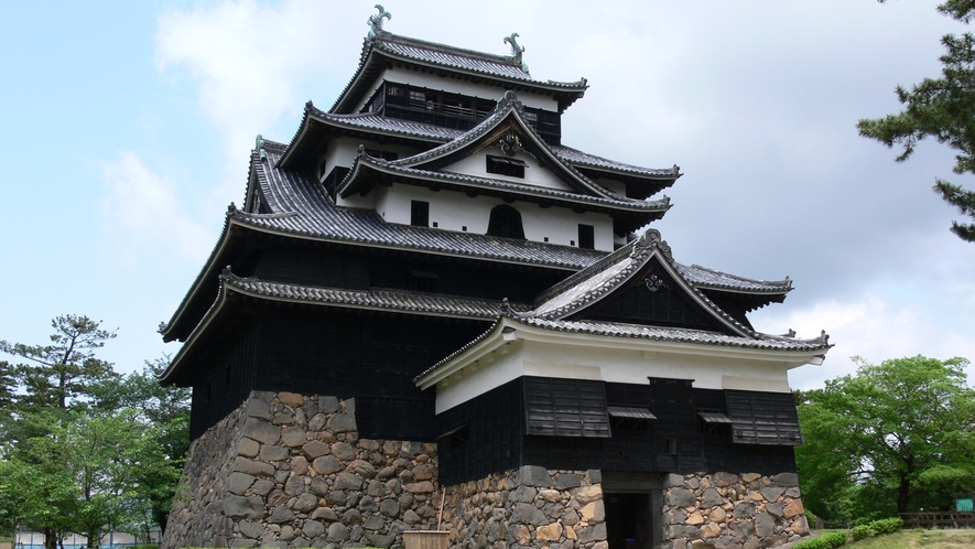 *【松江城】全国で現存する12天守のうちの一つで、別名「千鳥城」とも呼ばれています。