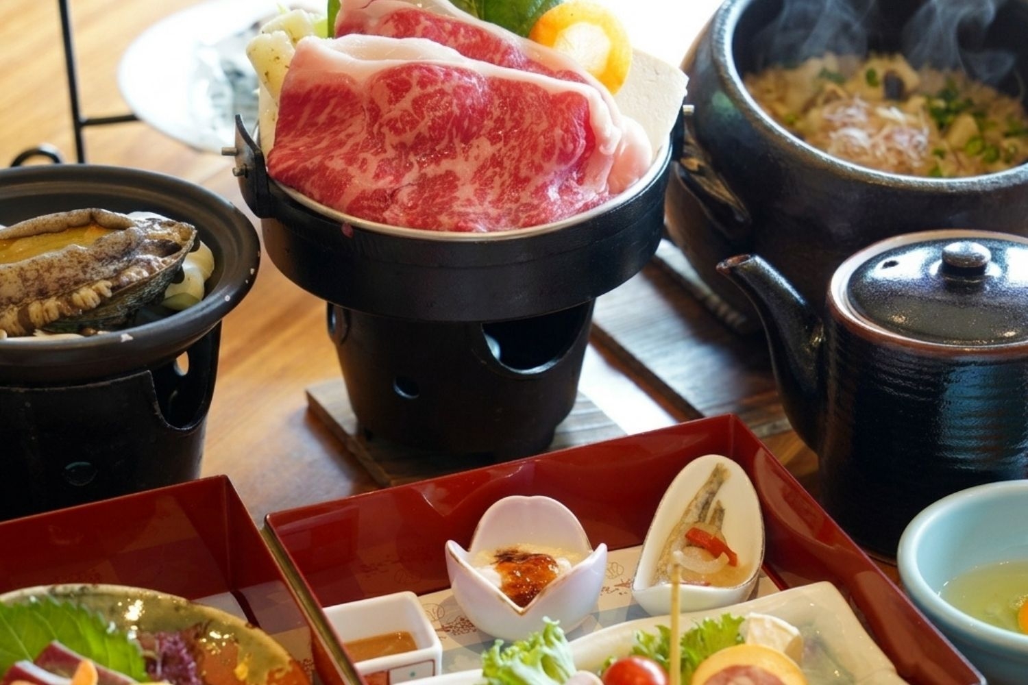 おいしい旅【お部屋食】季節のお重にスイーツを味わう森の離れおこもりステイ／カップル＆ファミリー