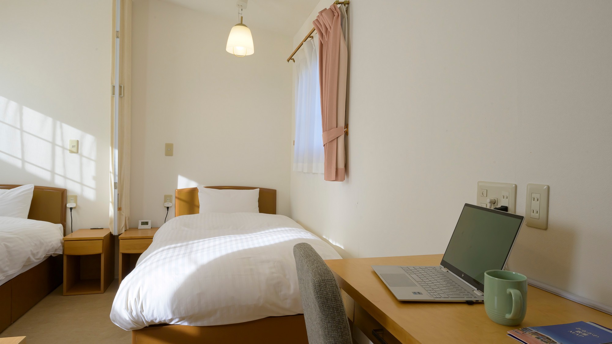 ☆デスクやソファーがありゆったりお寛ぎいただきます。