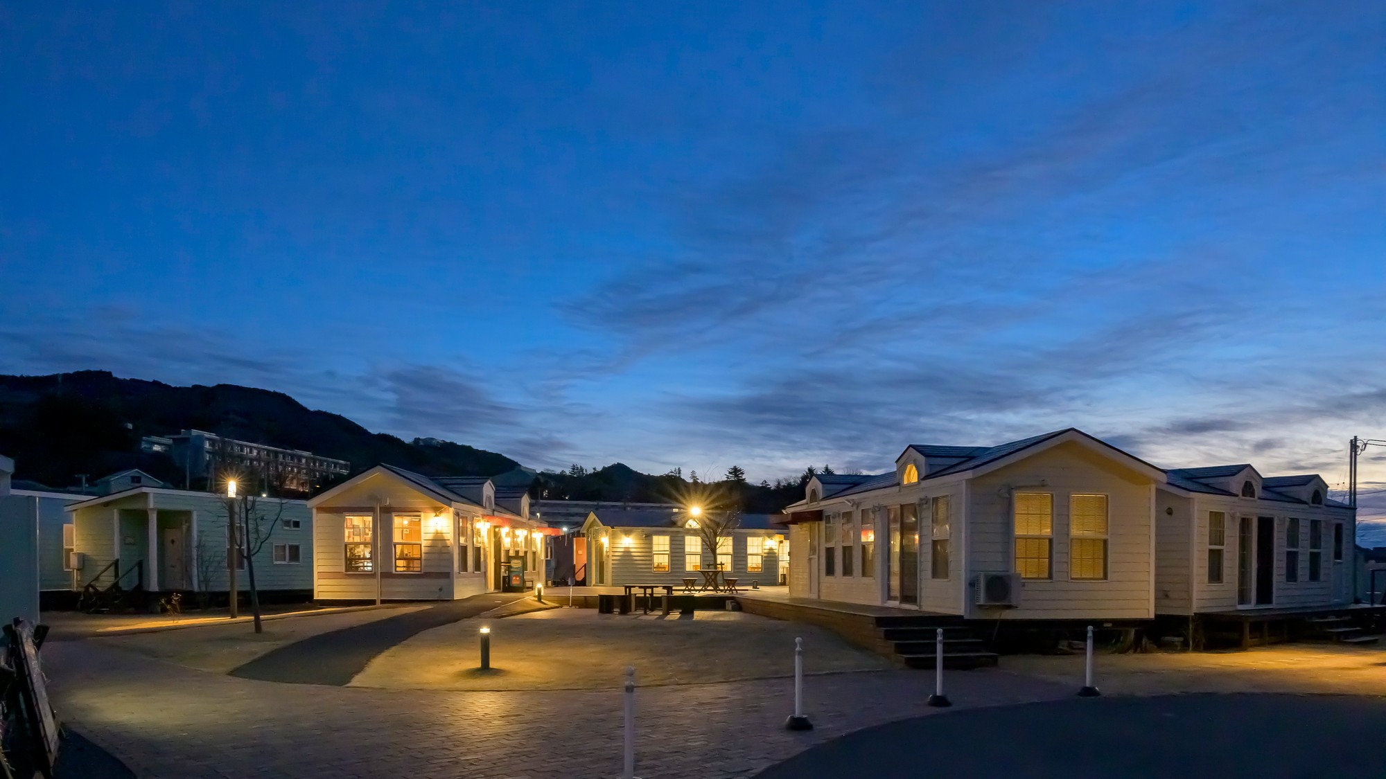 ☆トレーラーハウスの宿泊施設「エルファロ」。人々を導く灯台を目指して。夜にはあたたかな光が灯ります。