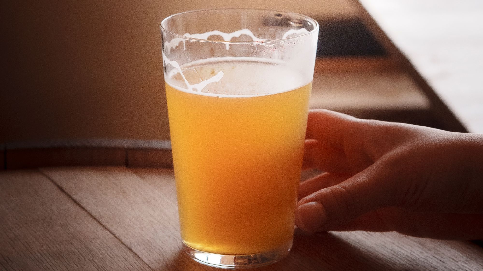 ガル屋で味わうクラフトビール。旅のひとときを彩るこだわりの一杯。