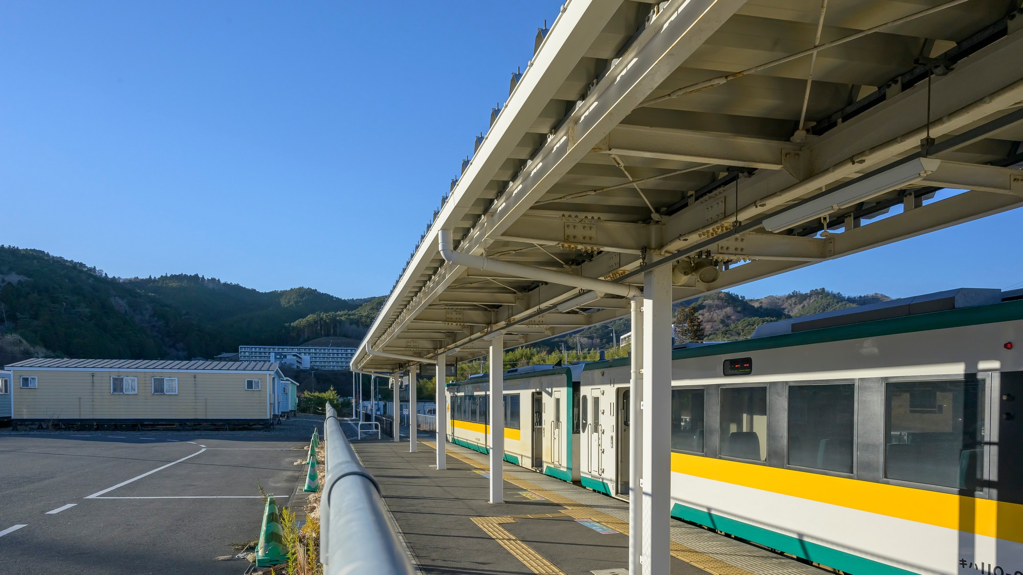 ☆女川駅から徒歩3分。敷地内から電車が見られるのでお子様にも喜ばれます。