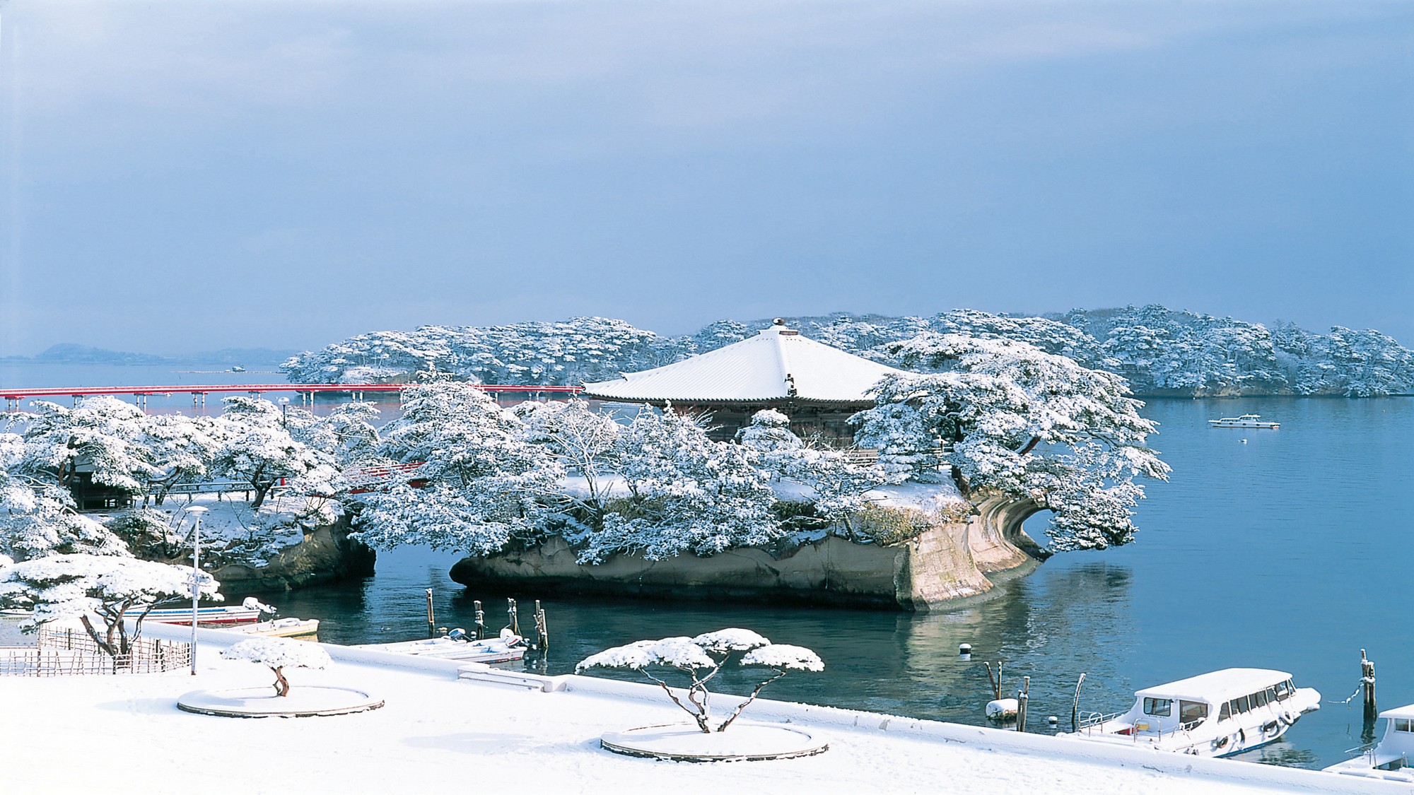 ☆【五大堂（雪景色）】雪をかぶった五大堂。松島湾を望む絶景スポットとしても有名
