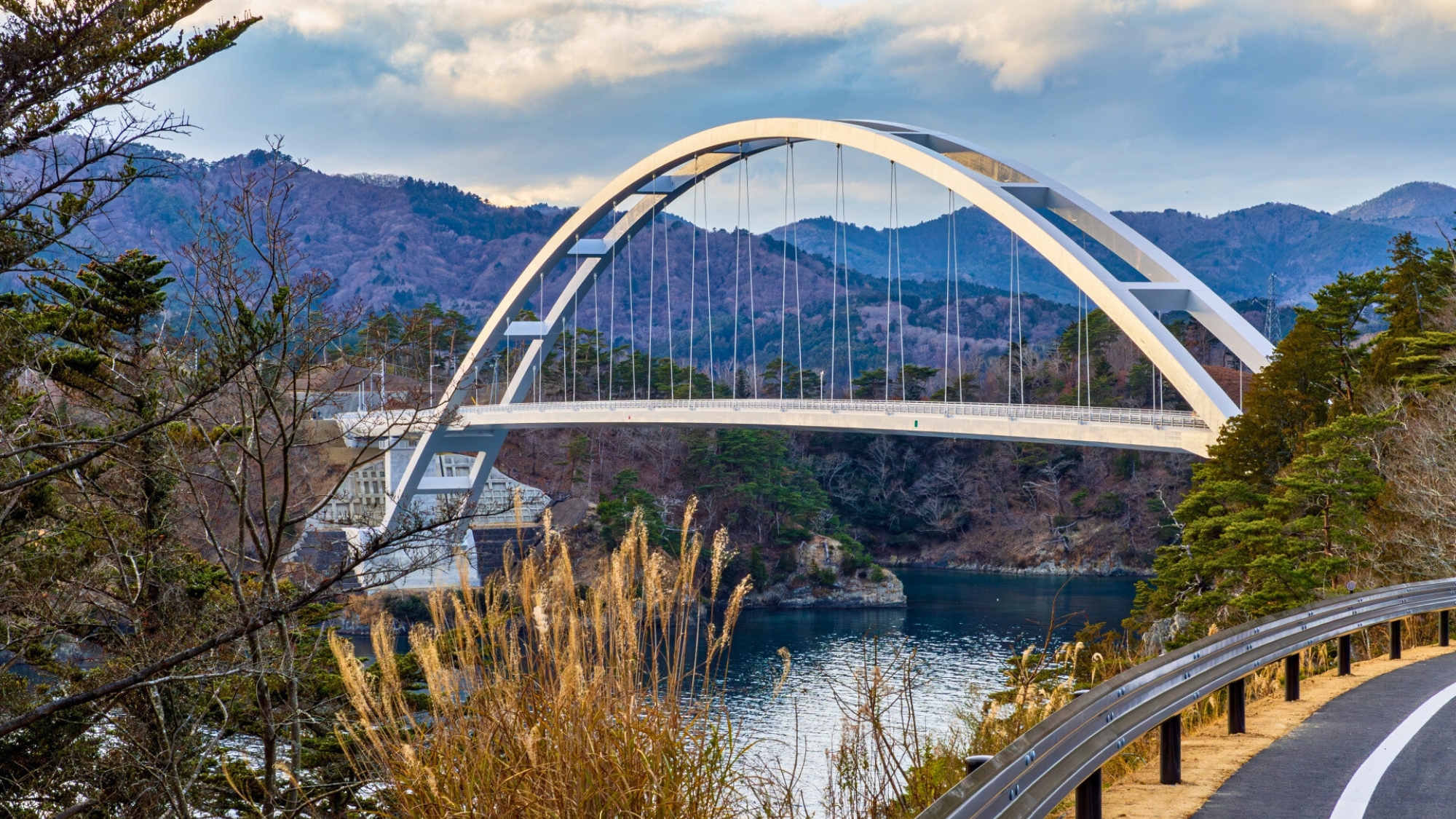 2024年に開通した「出島大橋」雄大な景色が観られる写真撮影にもおすすめなスポット。