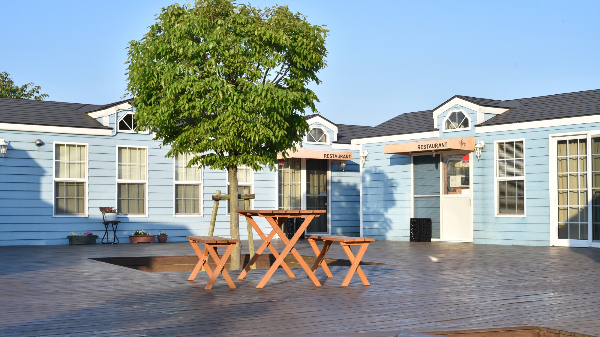 フロント前の屋外広場にてBBQをお楽しみください。