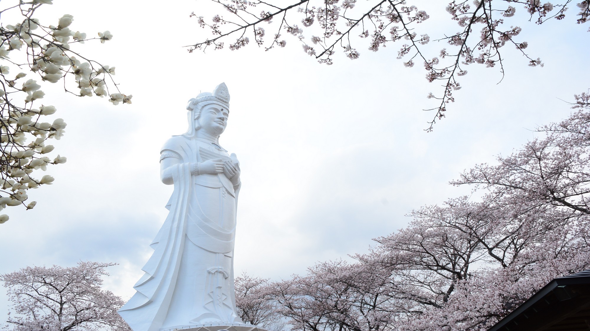 ☆【船岡城址公園】平和観音像が頂上に建立されており、桜の名所ともなっています。