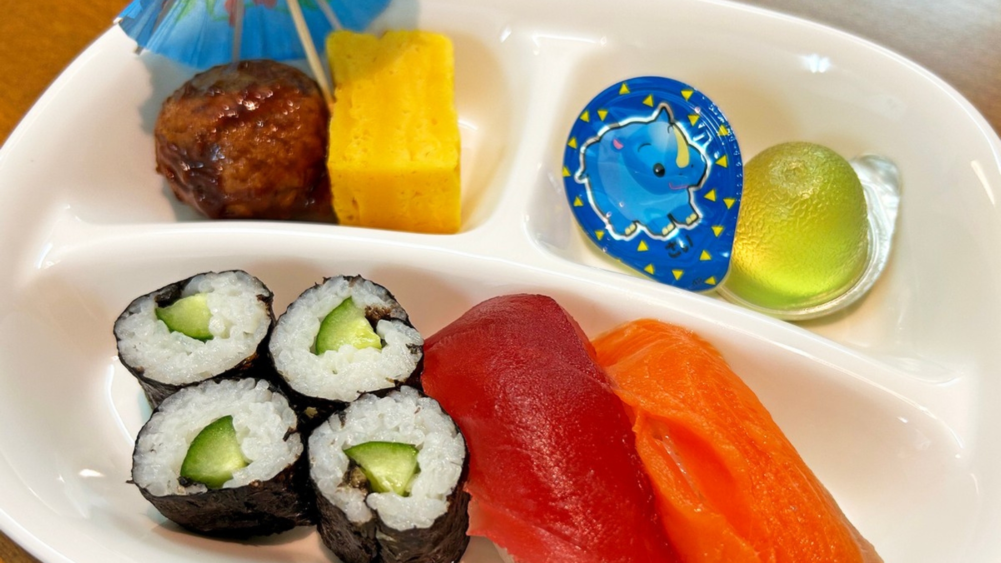お子様も一緒に味わうキッズお寿司プレート