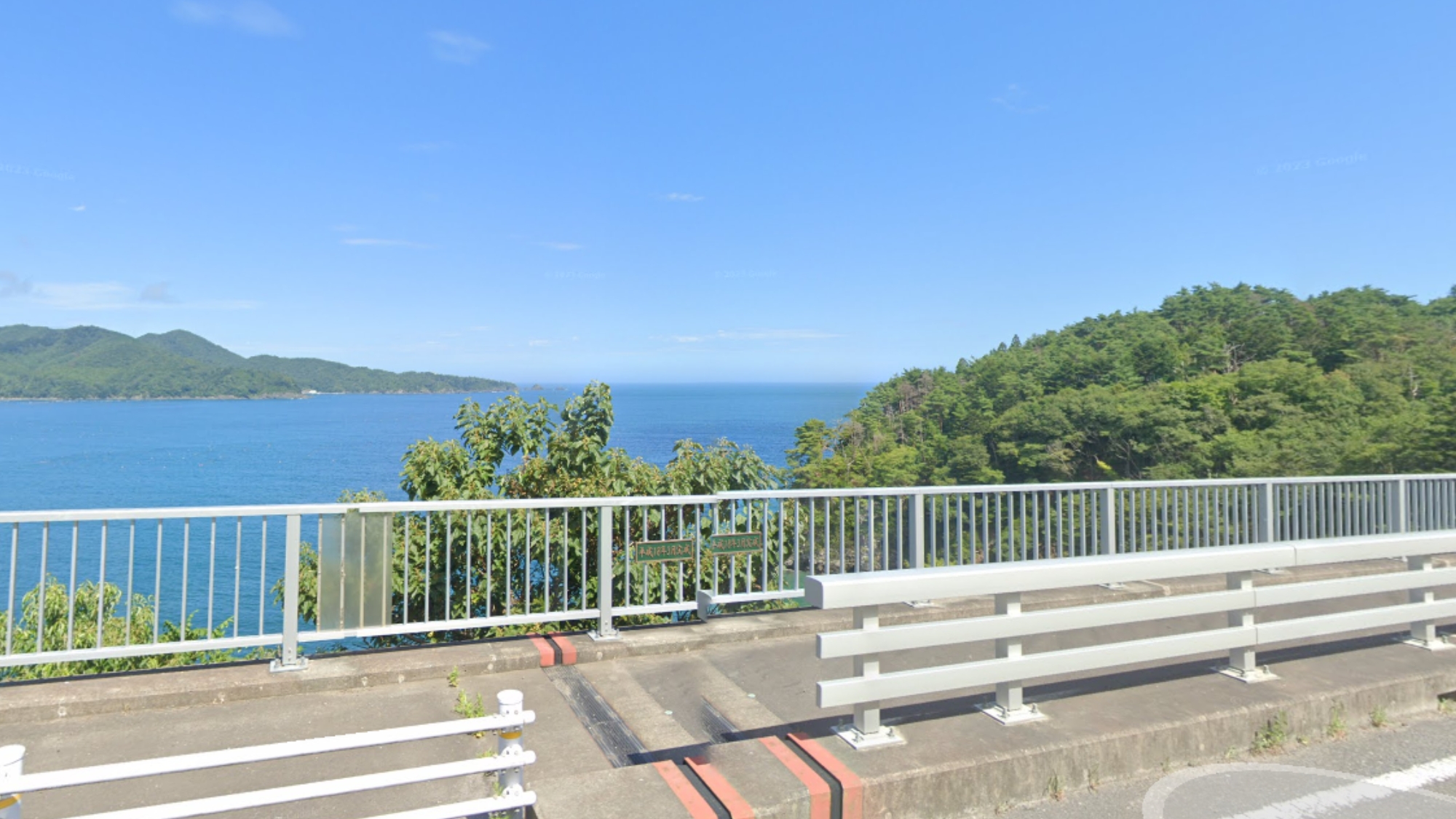 リアスブルーライン「なみいた大橋」より。サイクリングにぴったりの海岸ロード。