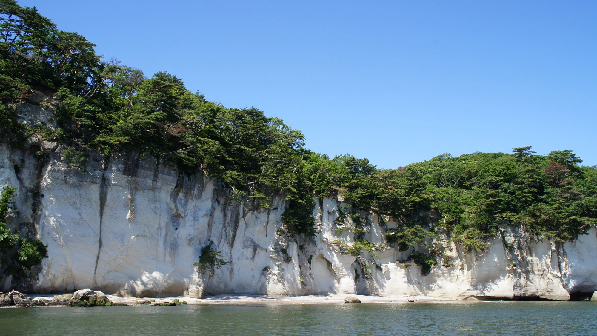 ☆【奥松島遊覧船（嵯峨峡）】そびえる岩々に驚きの連続