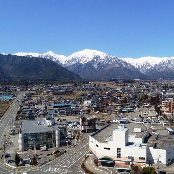 黒部ダムへ行こう！【素泊り】　バス停へ徒歩３分→バス40分で扇沢駅→電気バス16分で黒部ダム駅へ到着