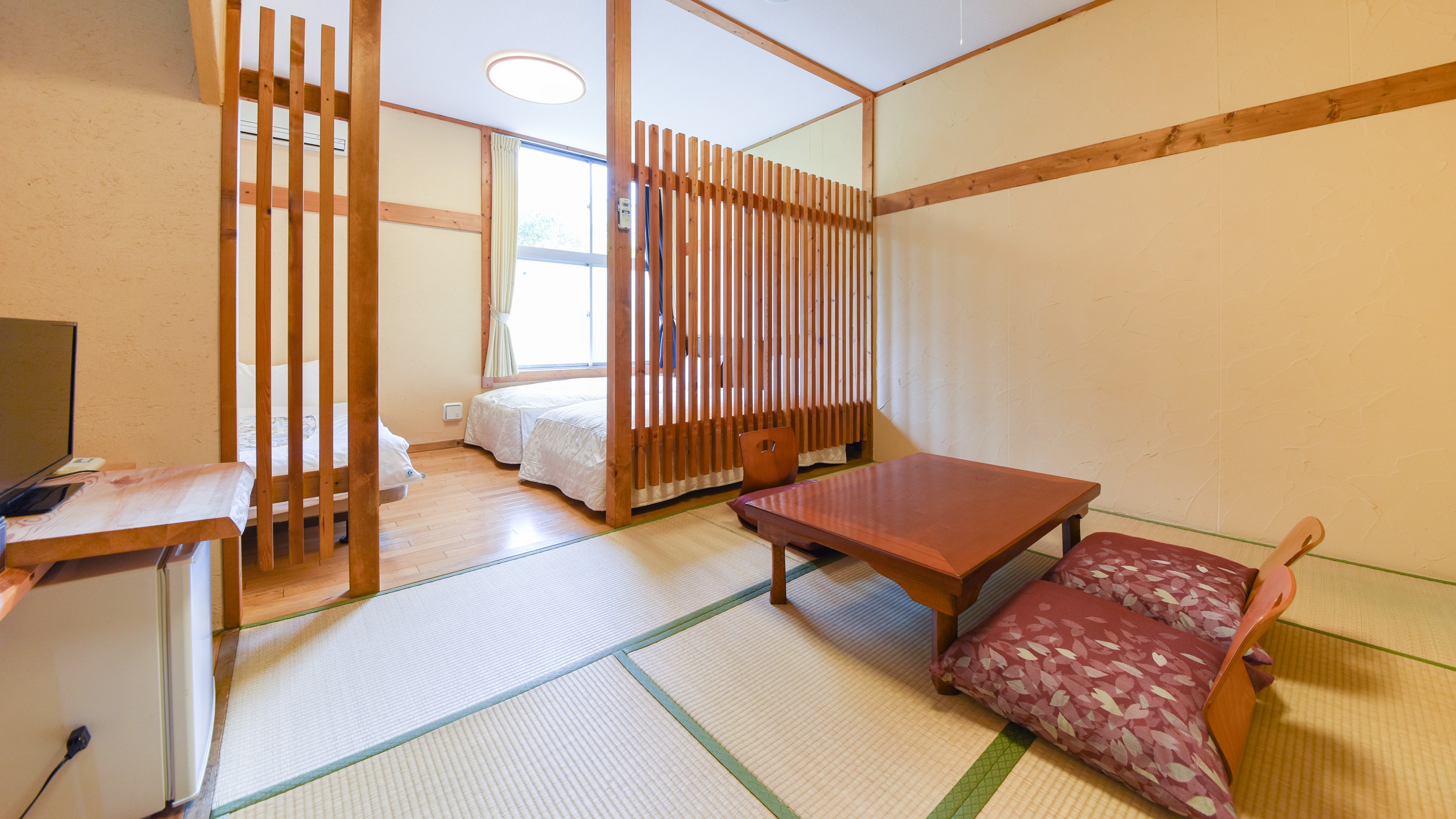 *和洋室一例/当館一番人気のモダン客室。清潔感があると好評です