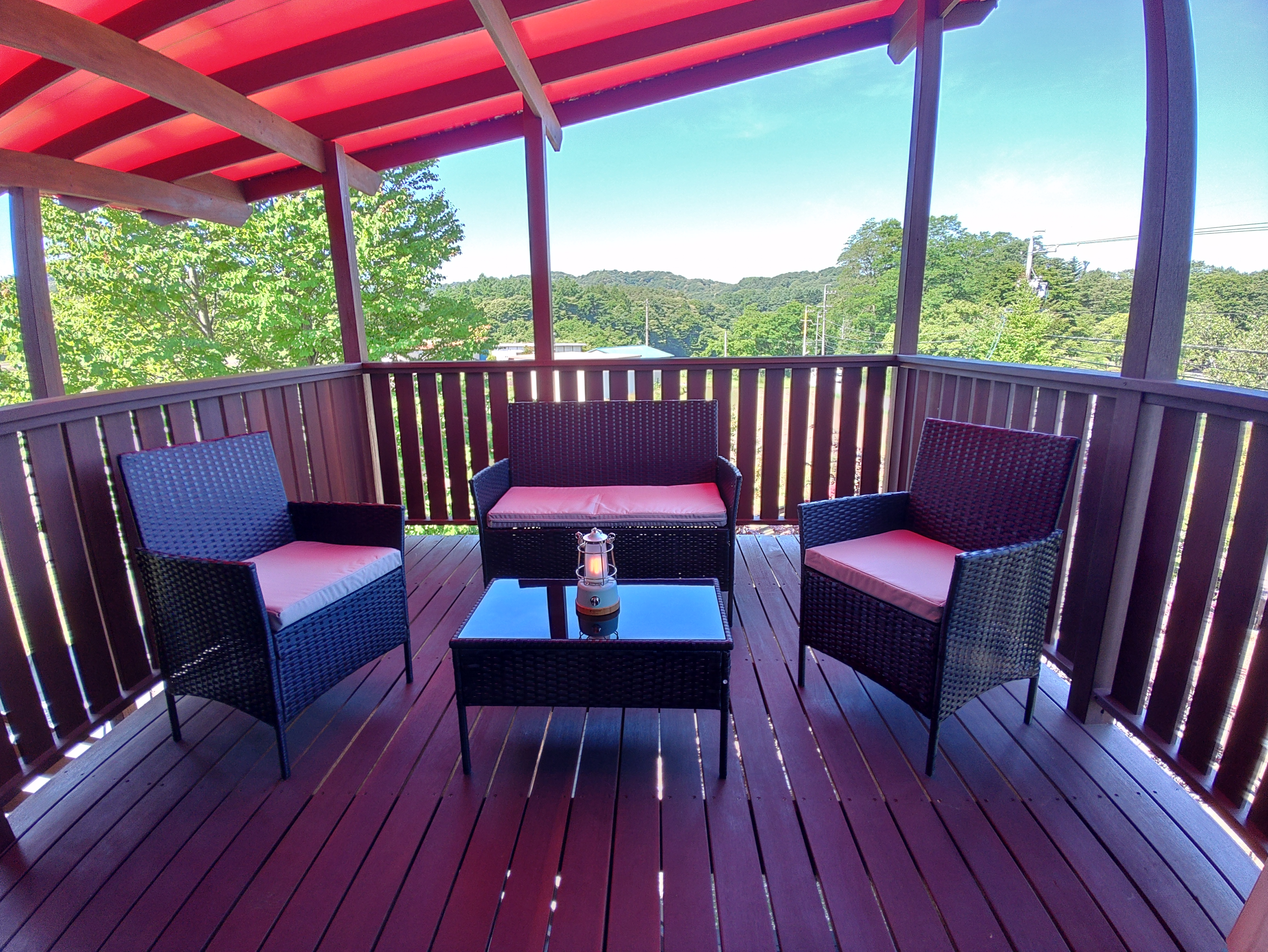 バケーション棟2F玄関デッキ