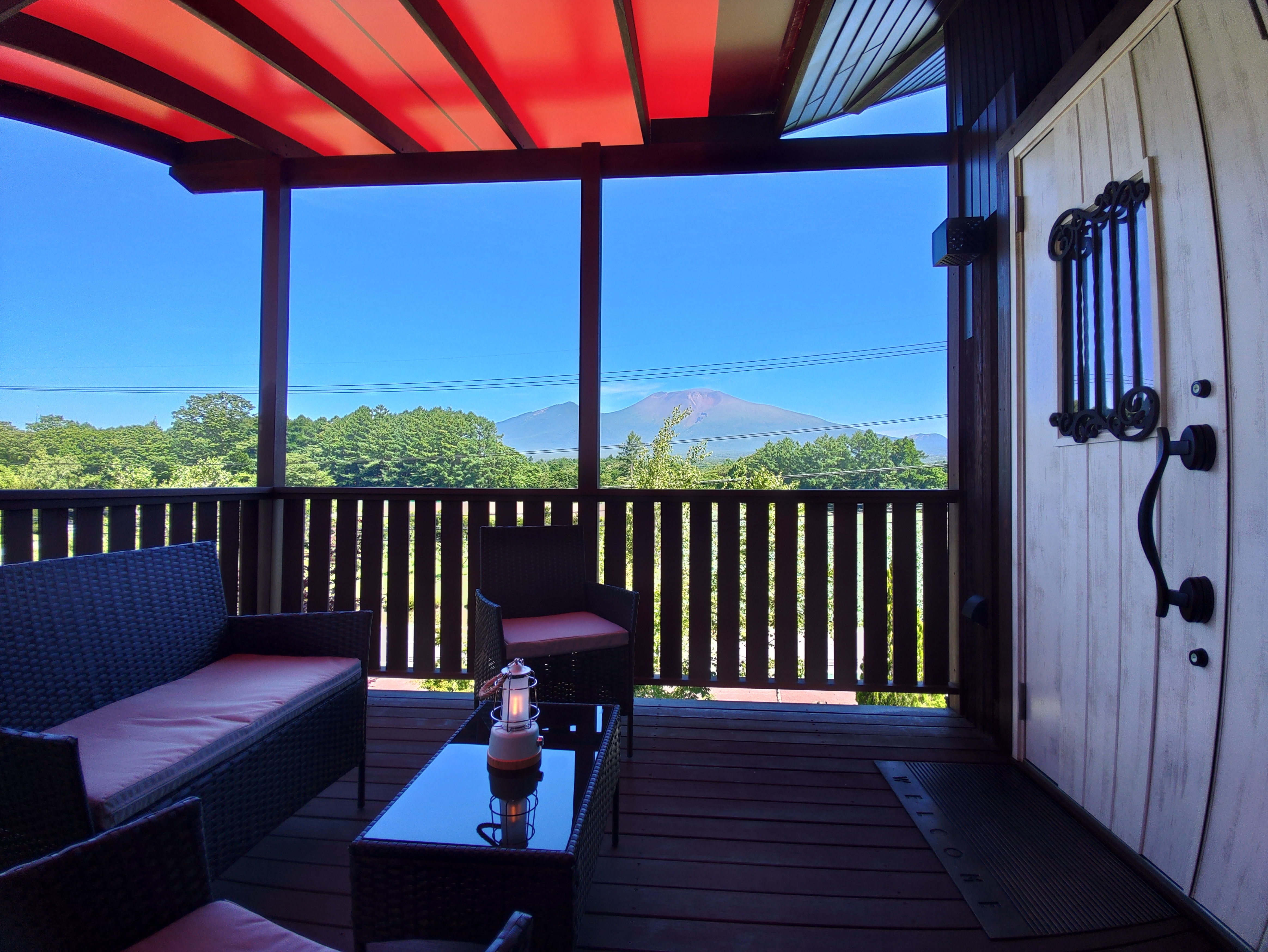 バケーション棟2F玄関デッキからの浅間山