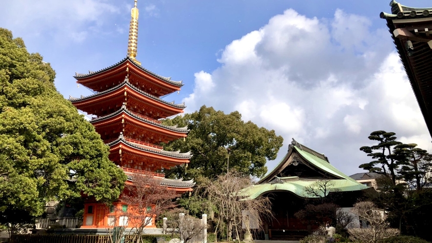 【東長寺】弘法大師創建の日本最古の密教寺院。当館より徒歩15分。