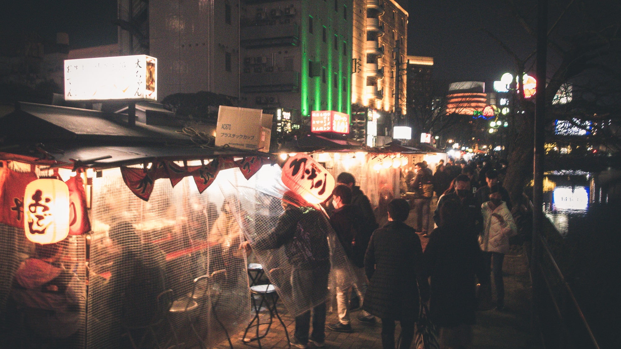 【中洲屋台街】博多観光に欠かせない屋台街。様々な屋台をお楽しみください。当館より徒歩10分。