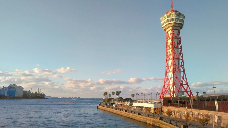 【博多ポートタワー】博多港のシンボルとして親しまれています。当館より車で15分。