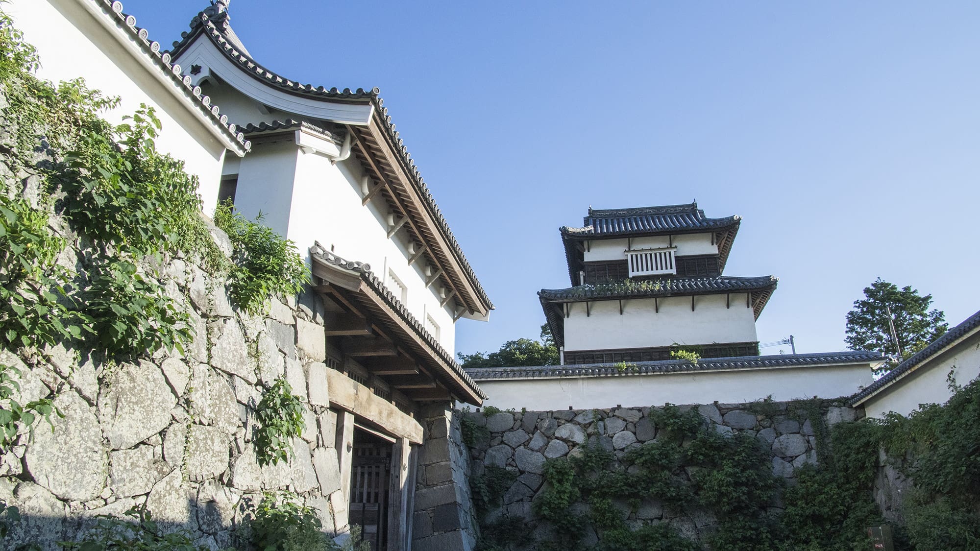 【福岡城跡】日本百名城のひとつ。国の史跡として指定されています。当館より車で15分。