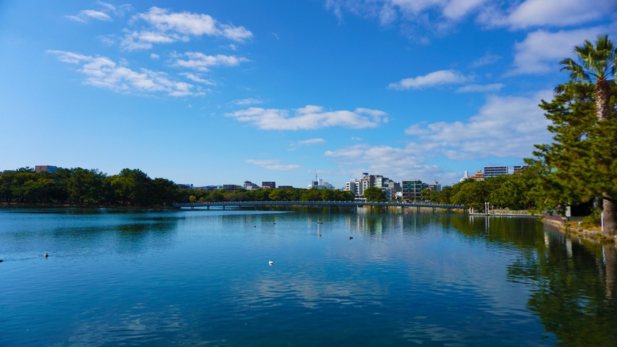 【大濠公園】福岡市中心にある市民の憩いの場。当館より車で10分。