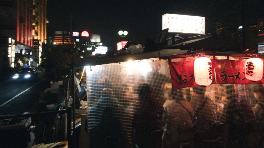 【中洲屋台街】博多観光に欠かせない屋台街。様々な屋台をお楽しみください。当館より徒歩10分。