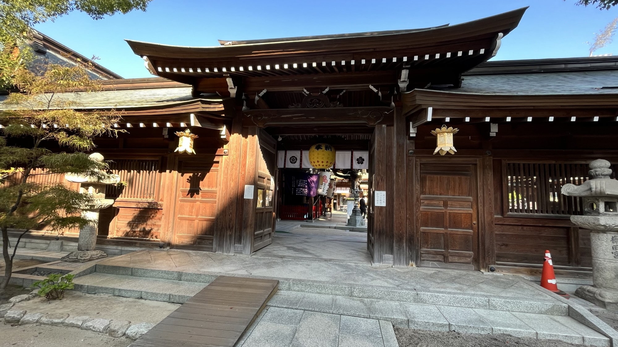 【櫛田神社】博多祇園山笠が奉納される神社。当館より徒歩10分。