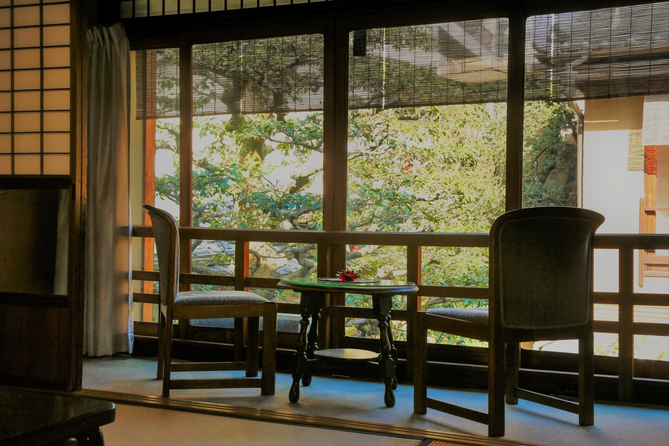 京町屋伝統の寄合部屋　１泊朝食付き　団体様にも対応可能！広々とした伝統的な純和室からお庭を楽しむ