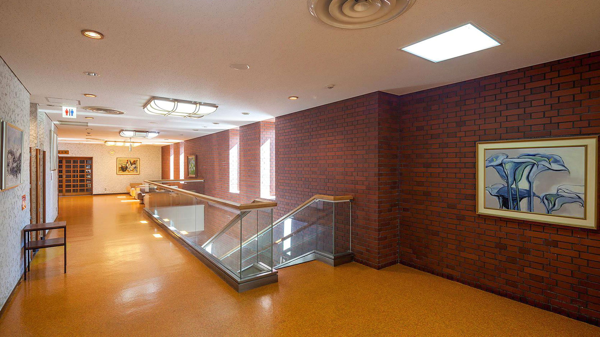 ・【ロビー】ロビー2階に化粧室がございます　必要に応じてご利用ください　