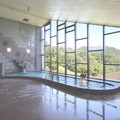 【大浴場】西中国山地の絶景を眺めながらリラックス