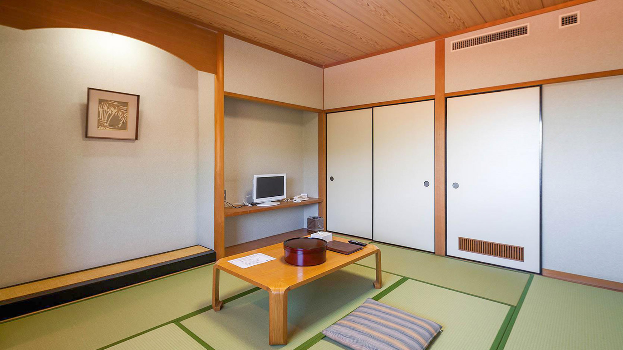 ・【和室8畳】畳、ふすま、床の間　和の趣あるお部屋でのご滞在をお楽しみください　